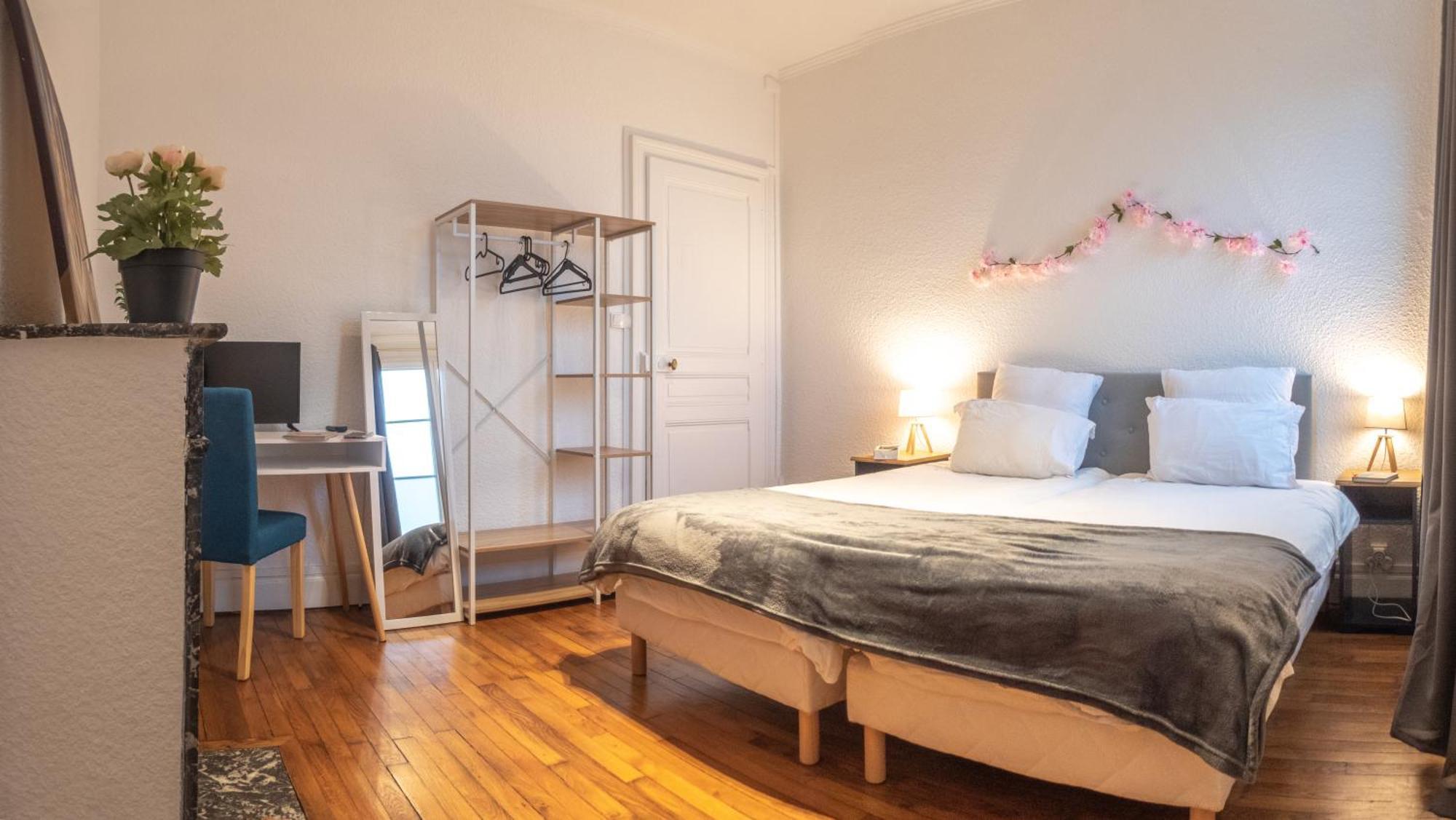 L'Amour De La Paix - Centre-Ville - Jardin - Proche Gare - Tv65"Primevideo - Ambiance Tres Chaleureuse - Parking Gratuit Sous-Video Surveillance Proche - Gere Par Presta-Zen'Services Verdun-sur-Meuse Luaran gambar